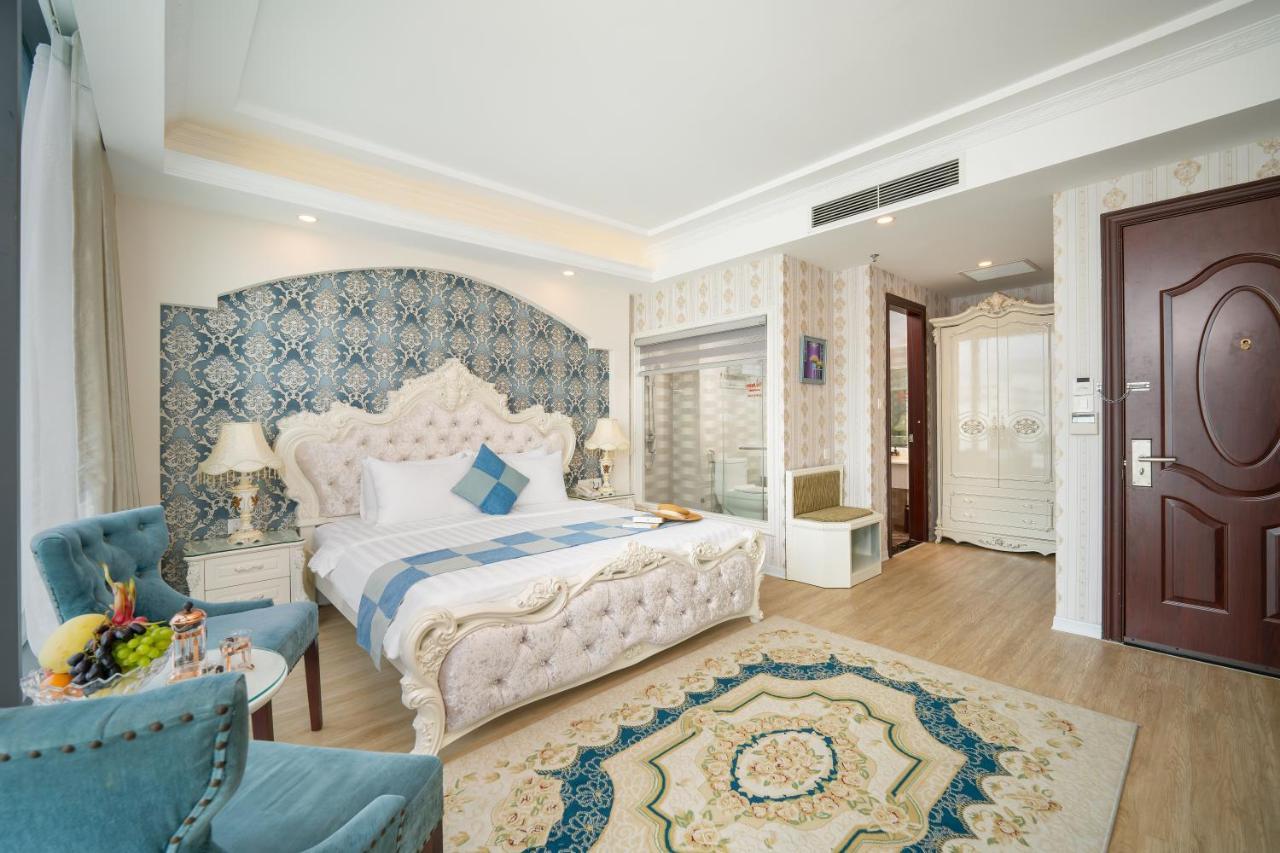 Royal Beach Hotel By Thg Дананг Екстер'єр фото