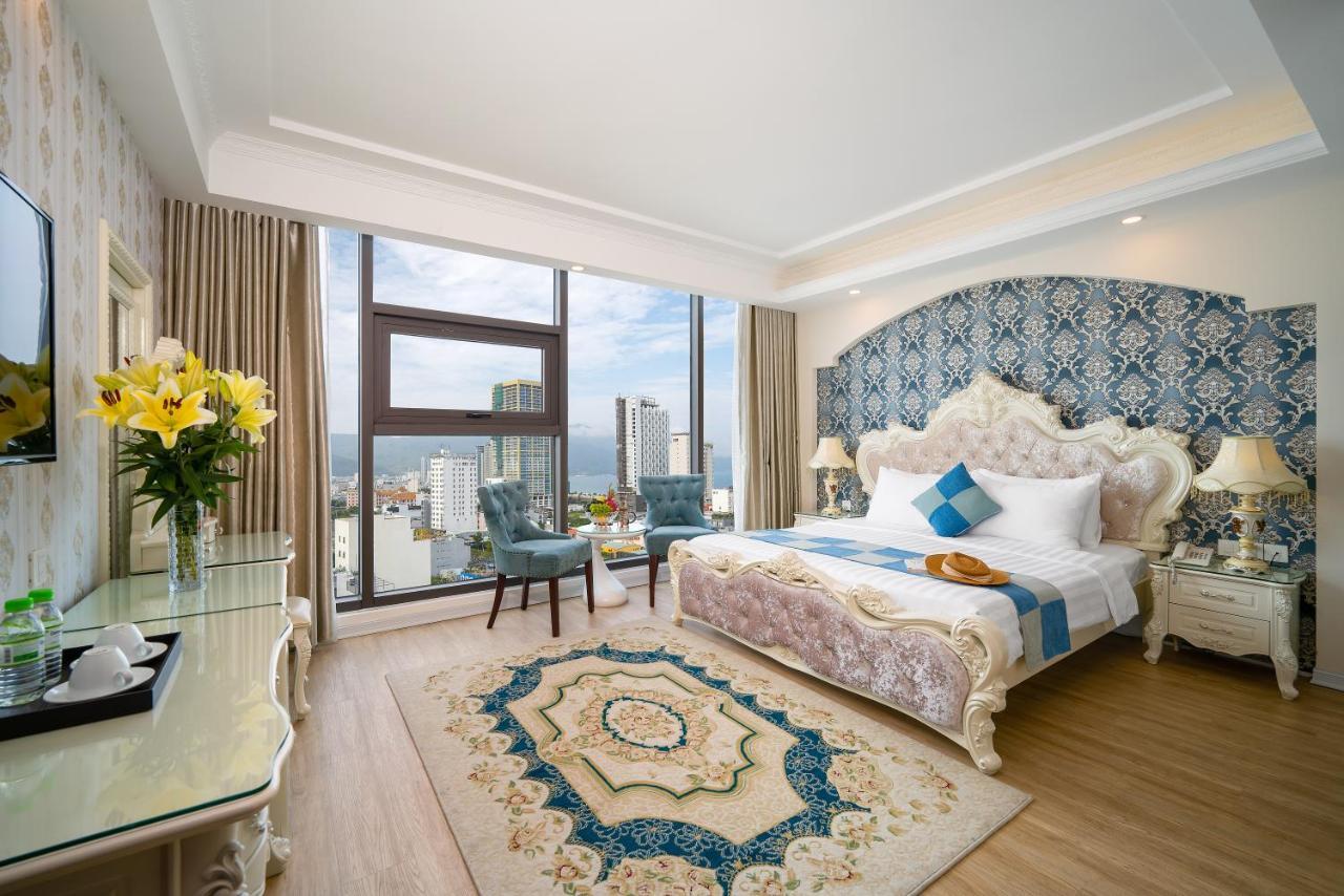 Royal Beach Hotel By Thg Дананг Екстер'єр фото