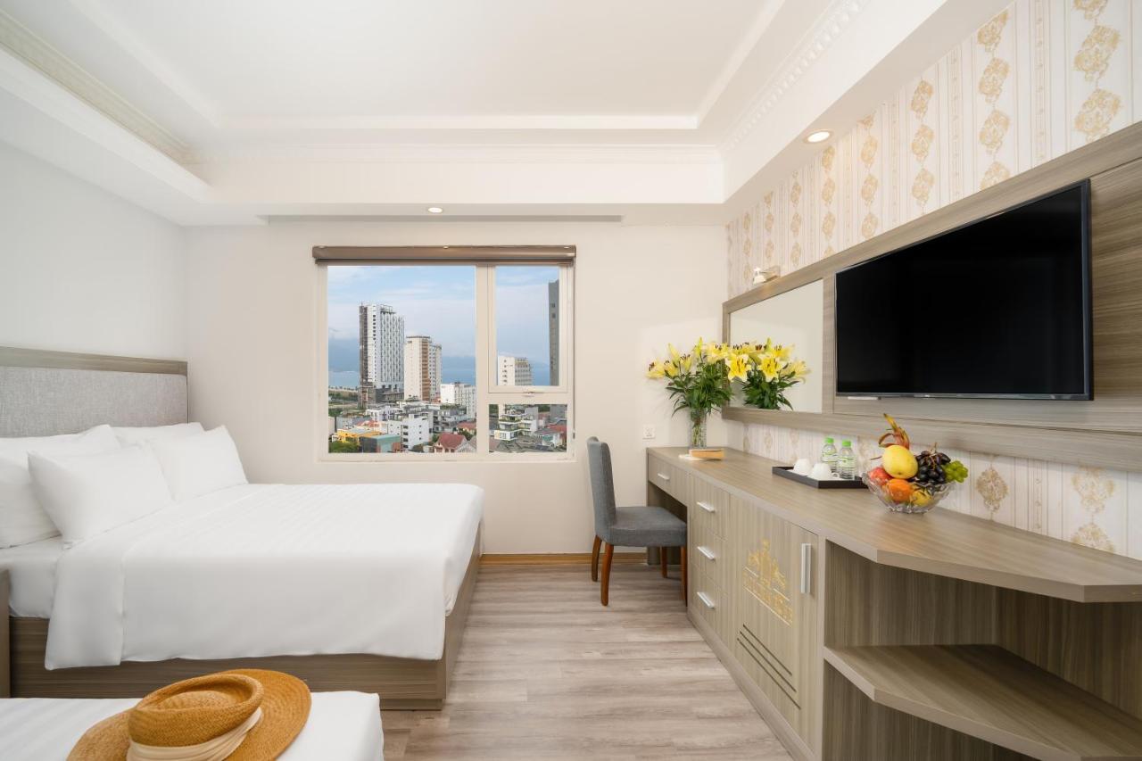 Royal Beach Hotel By Thg Дананг Екстер'єр фото