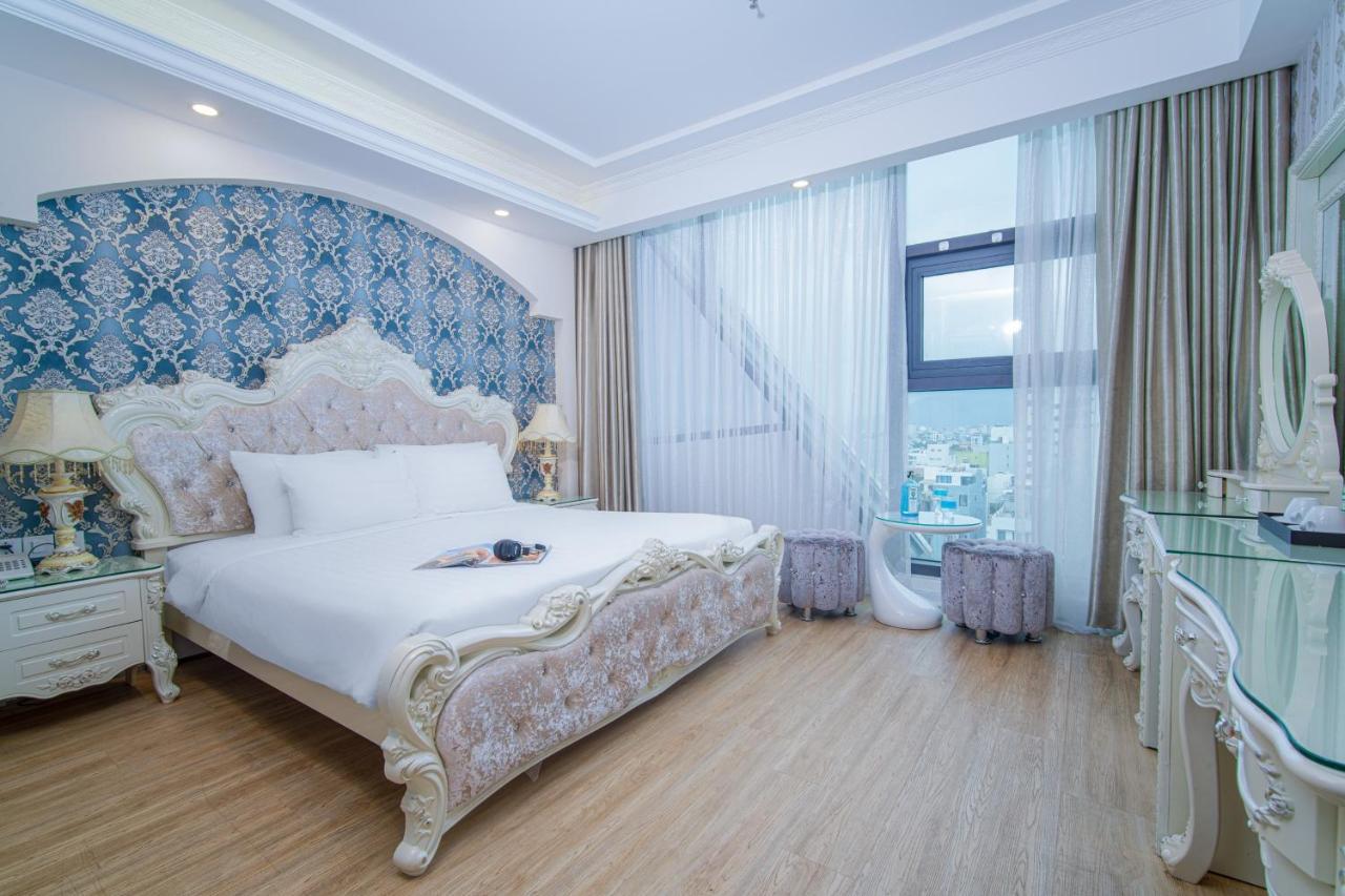 Royal Beach Hotel By Thg Дананг Екстер'єр фото