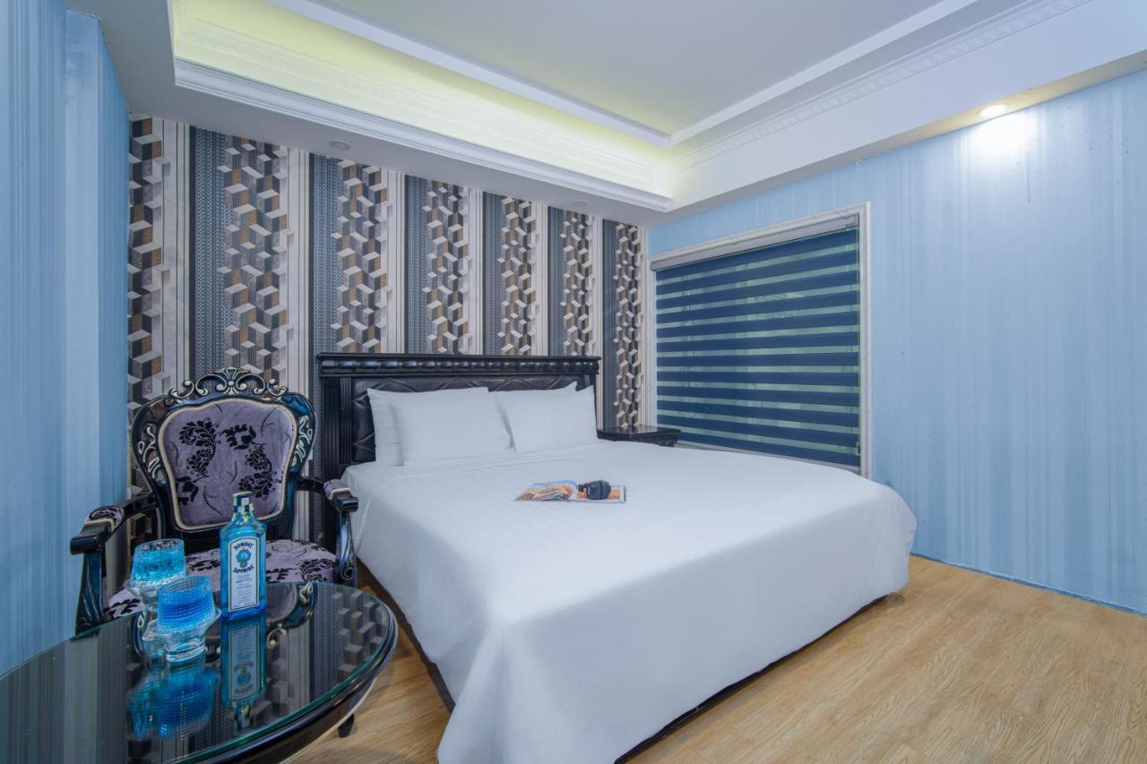 Royal Beach Hotel By Thg Дананг Екстер'єр фото